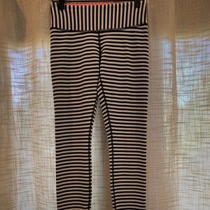 Size 4  Lululemon Wunder Under Black and White Stripe